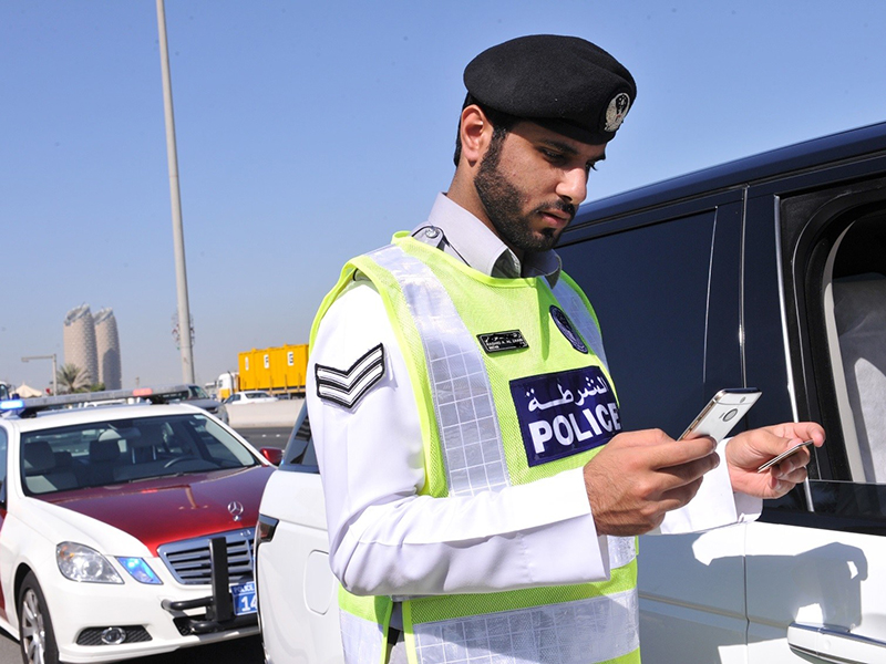 ألف درهم غرامة التجمهر حول الحوادث المرورية في الإمارات